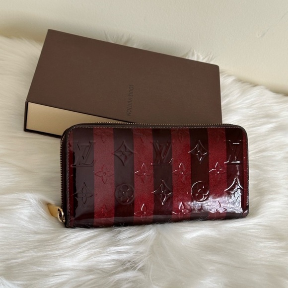 🔥🔥BUY NOW to win Louis Vuitton wallet OR Kate ♠️ bundle. (Value: $525) - Picture 6 of 17